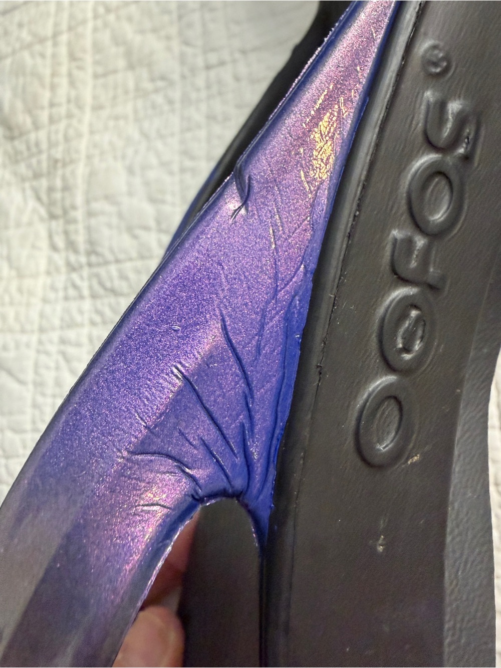 Oofos Oolala Luxe Recovery Black Flip Flops with Iridescent Straps - Picture 10 of 12